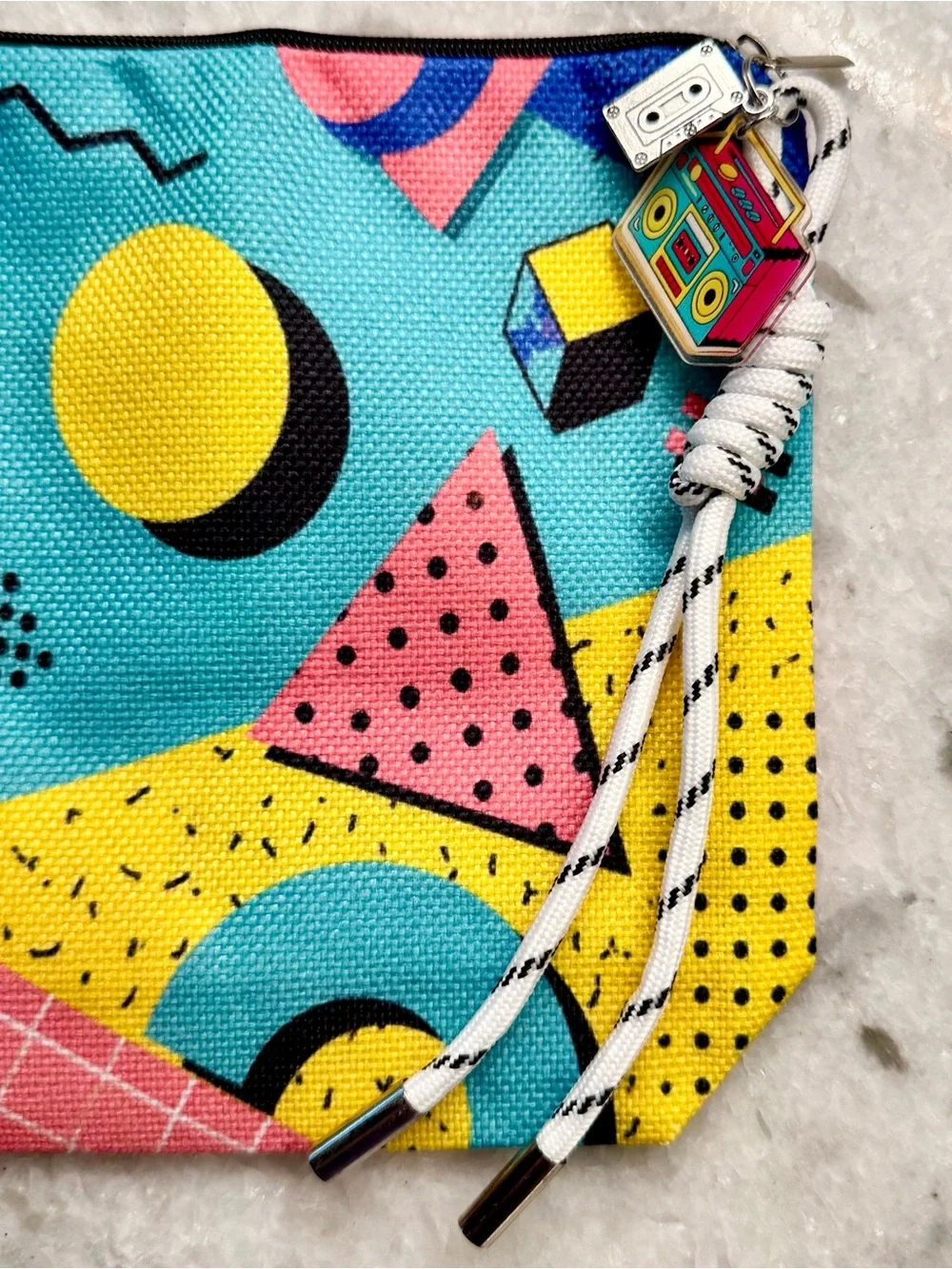 Unbranded this zippered